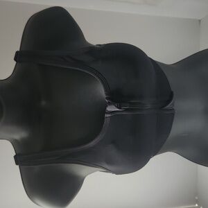 All in Motion hook and Zipper front Sports Bra XS Black